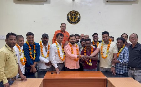 आज दूसरे संगठन से क़रीब दो दर्जन पत्रकार साथियों ने इलेक्ट्रॉनिक मीडिया क्लब की सदस्यता और पदभार ग्रहण किया